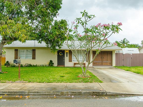 3rd image of 1406 Clarke Ln