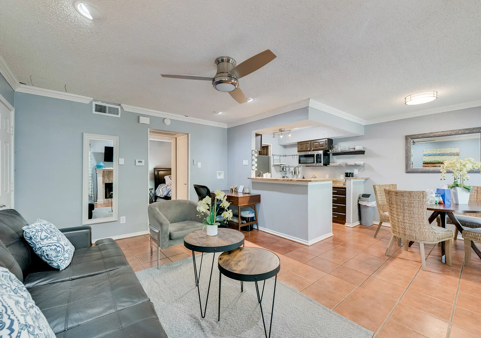 I04 World Cup Stay - 18 min to AT&T - Sleeps 2 - Public Transit — Photo 2