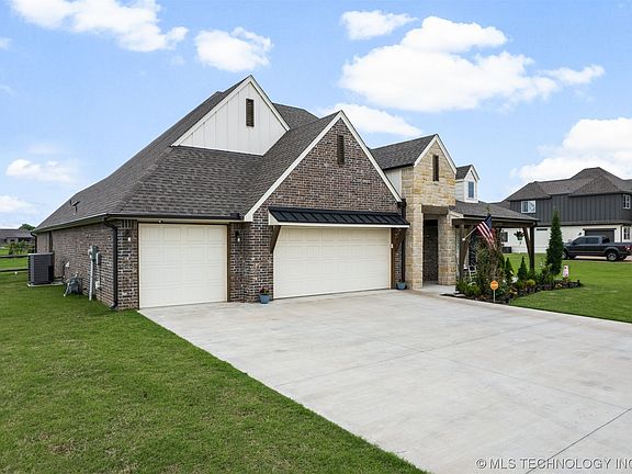 4th image of 10216 S 221st Avenue