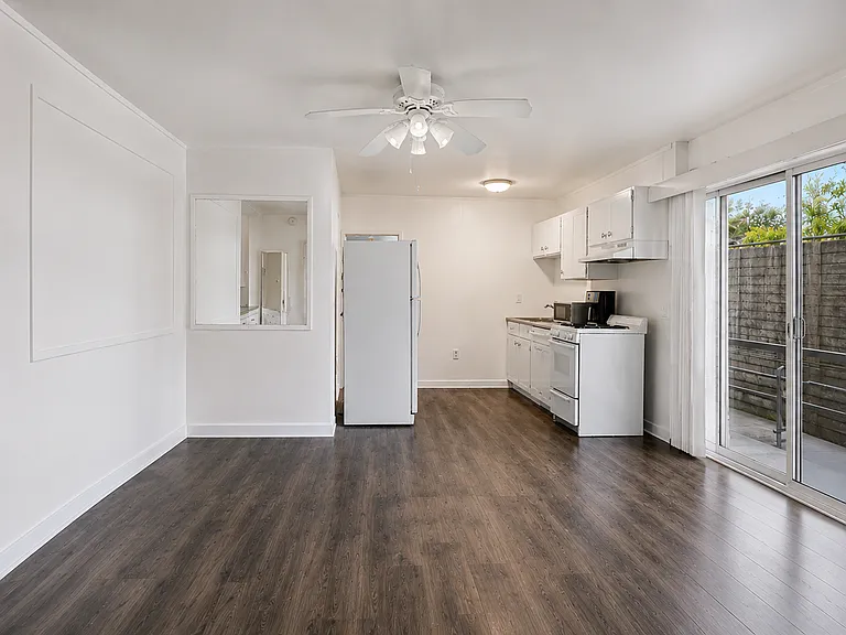 1300 Oak Ave #5 — Photo 1