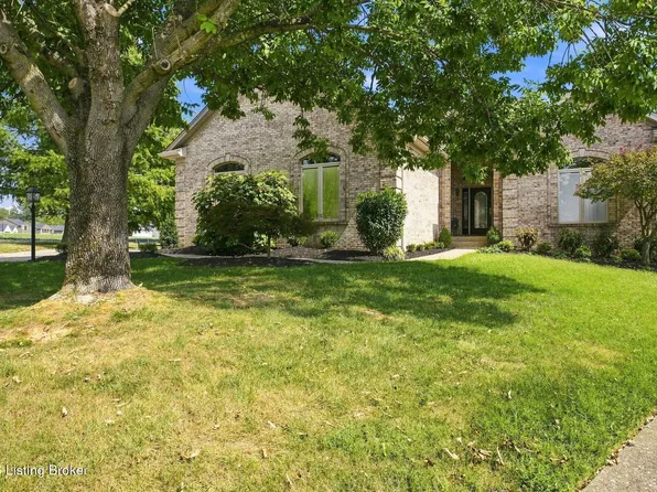 8006 Hall Farm Dr, Louisville, KY 40291