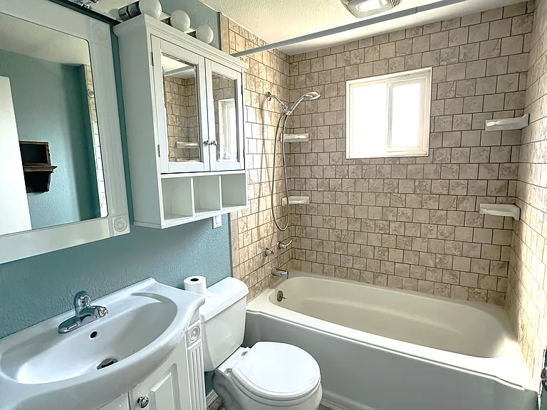 638 N Howard St — Photo 11