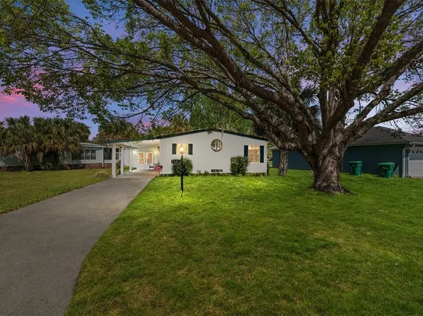 5591 Columbus Cir, Wildwood, FL 34785