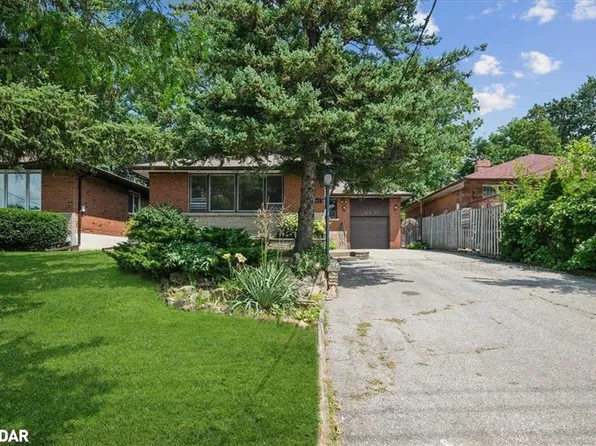 3027 Weston Rd, Toronto, ON M9M 2T1