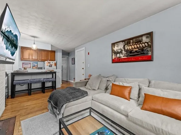 11 Myrtle St APT 2, Boston, MA 02114