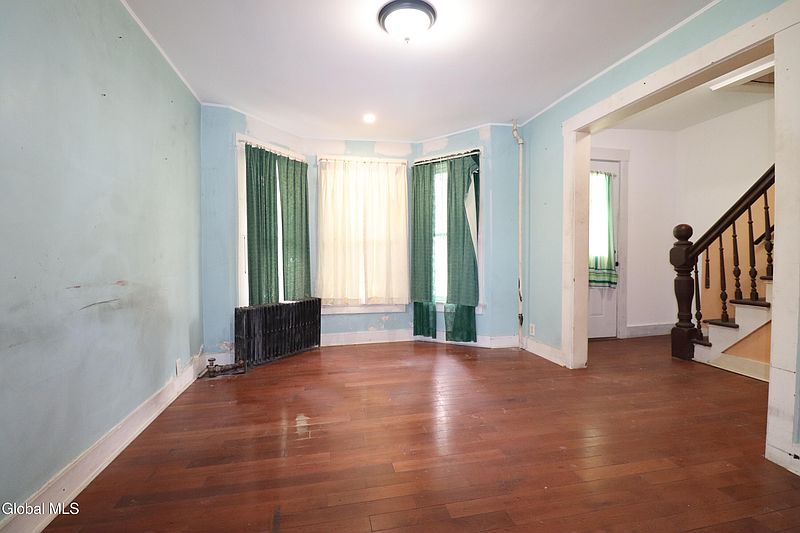 3rd image of 10 Daggett Terrace