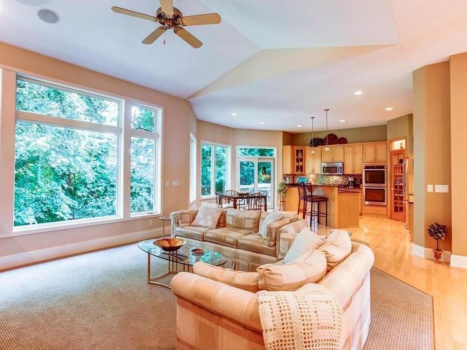 1st image of 8485 Mission Hills Ln