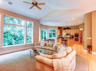 8485 Mission Hills Ln, Chanhassen, MN 55317