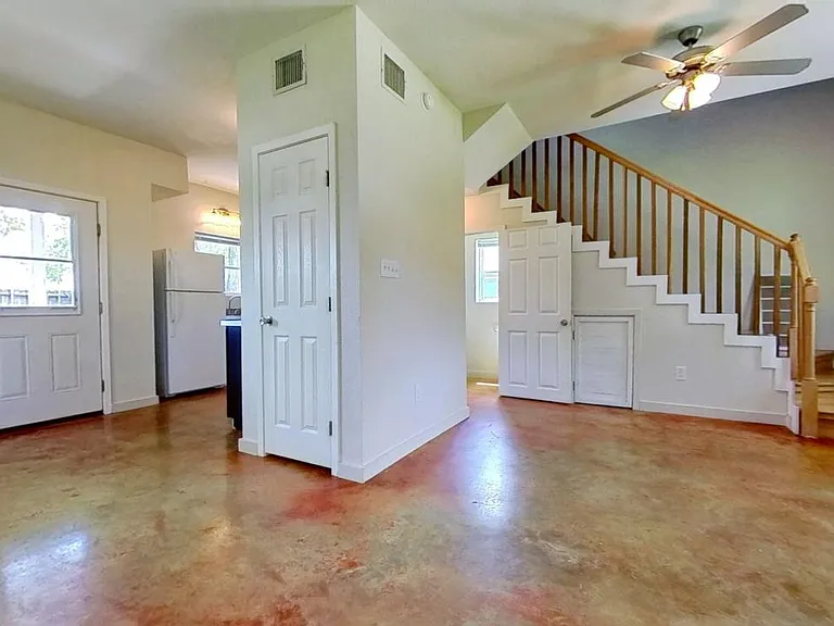 209 Jackman St — Photo 6