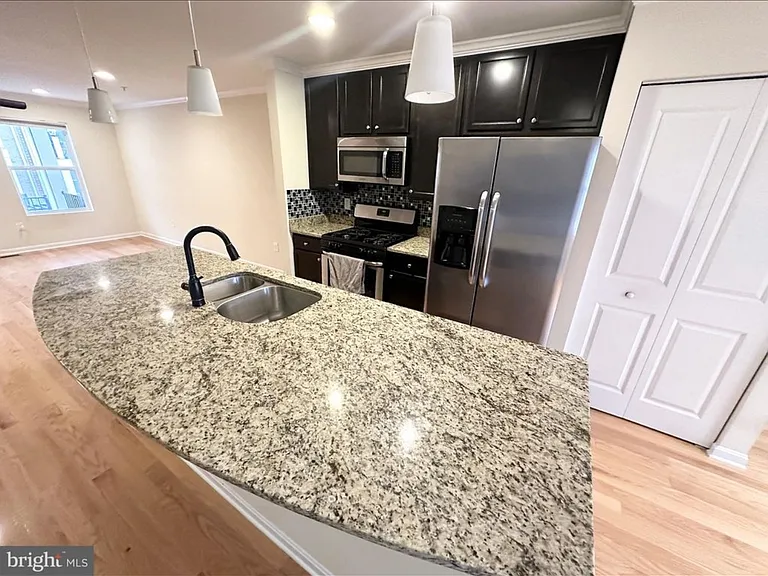 4629 Dillon Pl — Photo 6