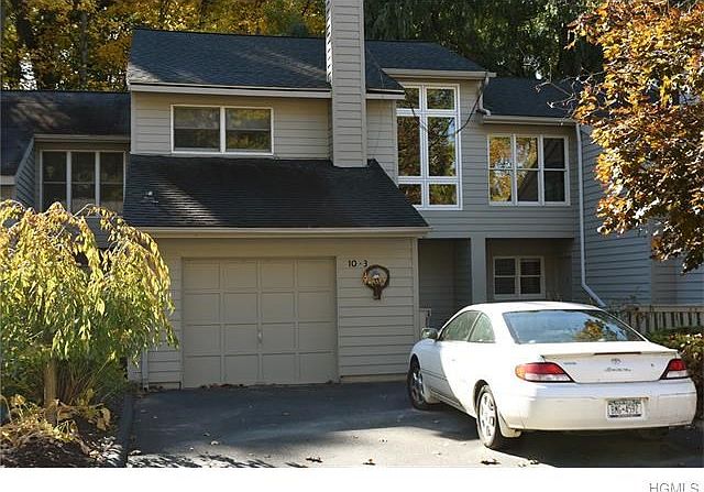 Spacious tri-level town house with private entry.