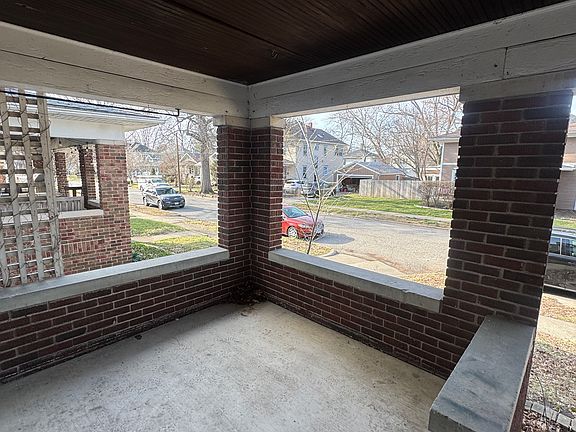 3rd image of 702 W Fayette Ave