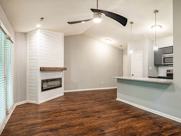 1320 Park Glen Dr #304 — Photo 7