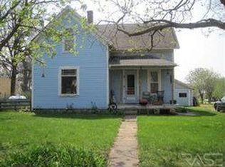 210 E 1st St, Hardwick, MN 56134