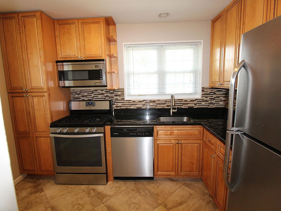 1st image of 826 20th St S APT 1