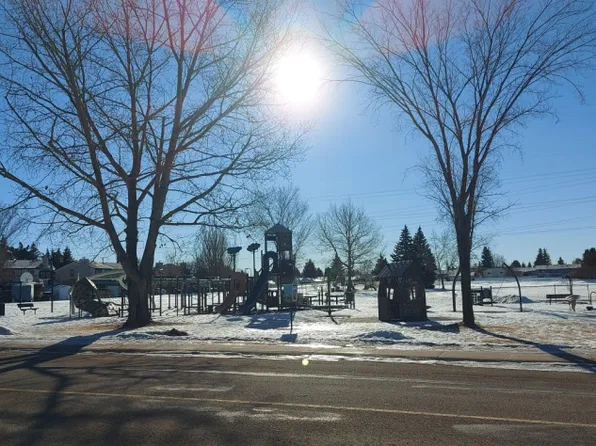64 Boyce St, Red Deer, AB T4R 1L3