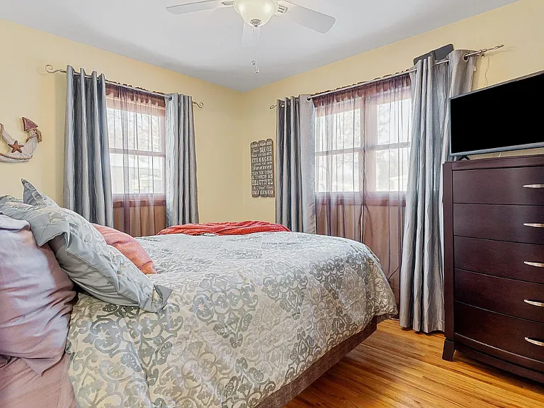 3029 Saratoga Dr — Photo 5