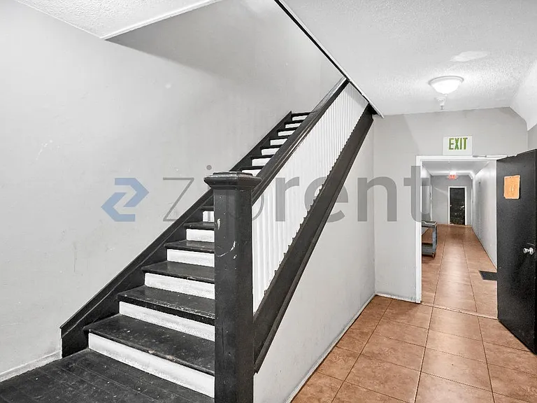 1513 W 12th Pl #3 — Photo 4