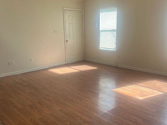2nd image of 2509 Sherbourne Dr