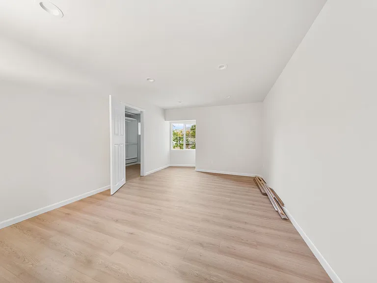 10554 Plainview Ave — Photo 38
