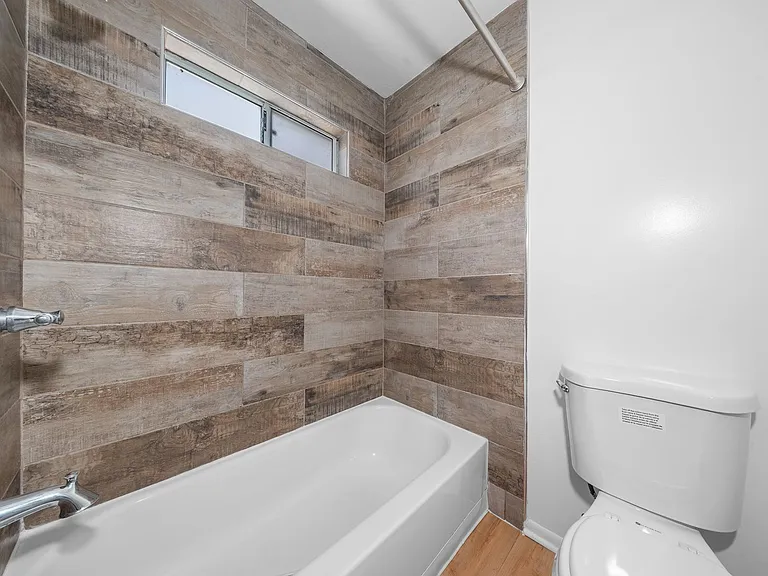 1121 E. 3rd St. — Photo 11