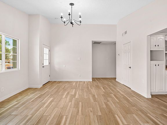 5th image of 9290 Nottingham Dr