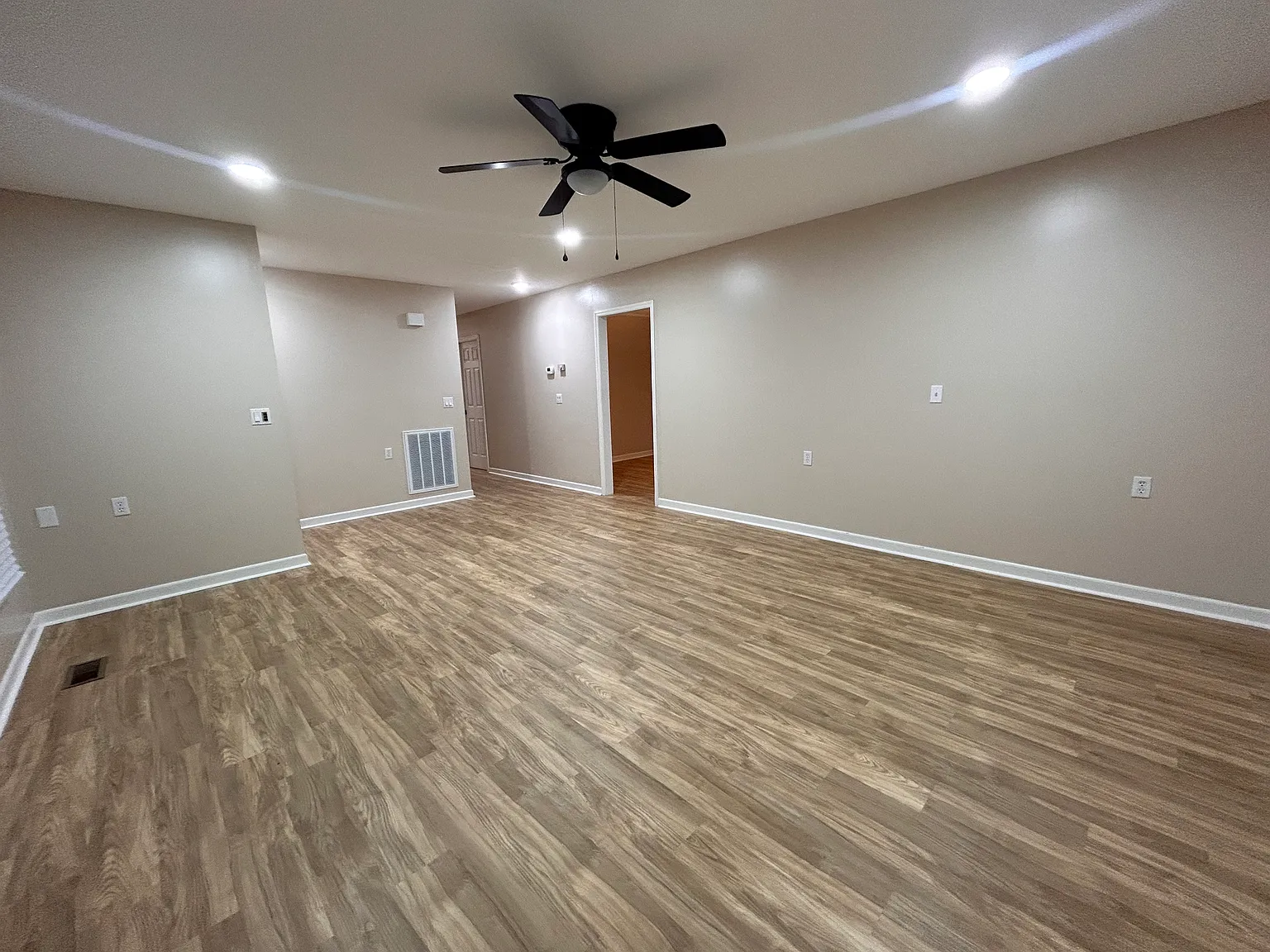 3 bed, 1395 sqft, $1,750 — Photo 2