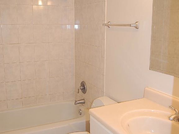 4th image of 2901 Willow Ln APT A2