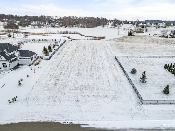 7432 Clubhouse Dr, Yorkville, IL 60560