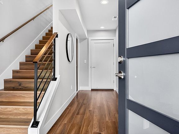 3rd image of 6745 SE Genrosa St