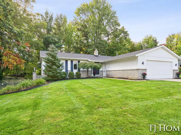 2472 Appleton Dr NE, Grand Rapids, MI 49525