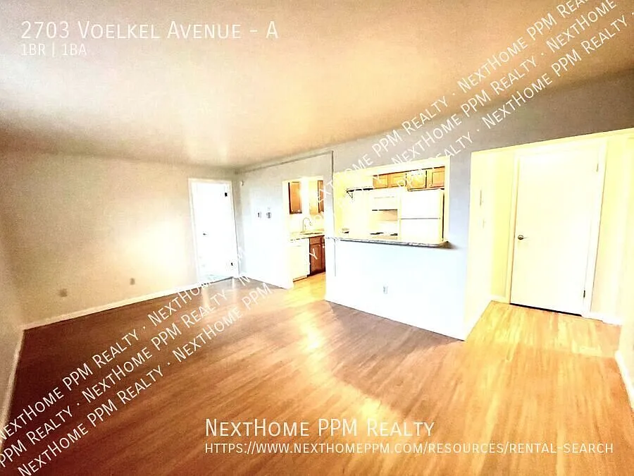 Dormont 1 Bedroom w/parking, A/C, granite, dish washer, hardwoods, laundry. — Photo 4