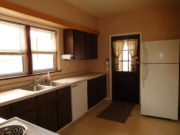 4th image of 915 Swinton St