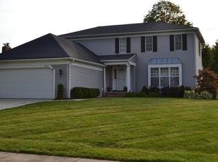 3372 Middle Post Ln, Rocky River, OH