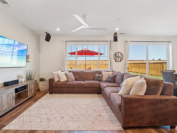 4th image of 1500 Goldfield Court