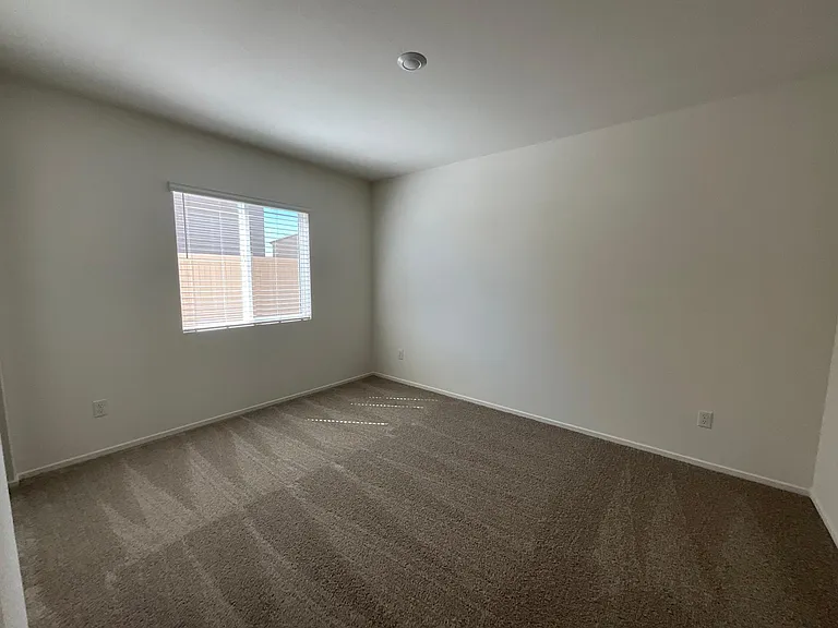 1370 Monument St — Photo 16