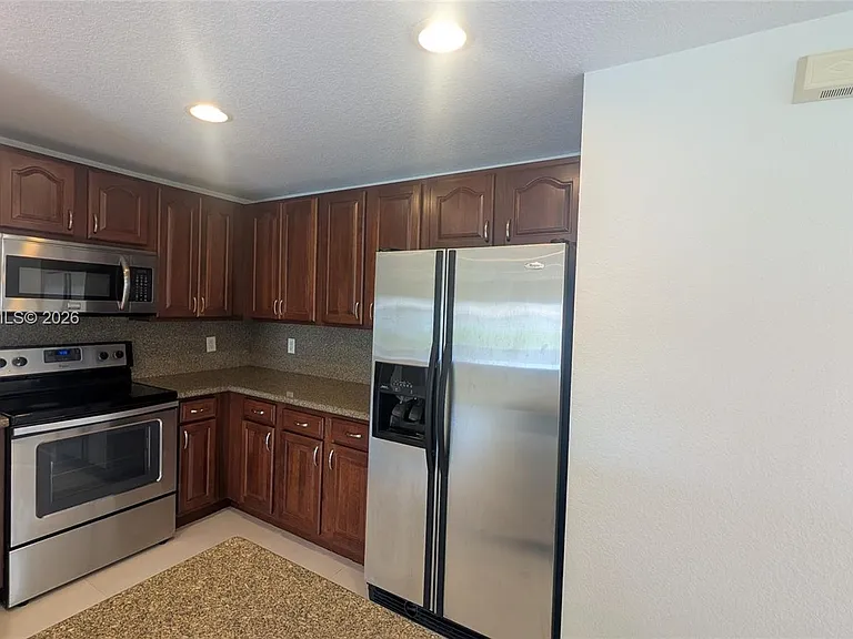 5910 Royal Way #---- — Photo 4