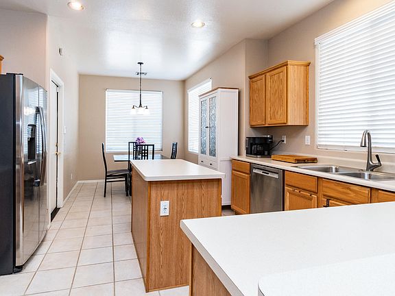 4th image of 1353 W Thompson Way