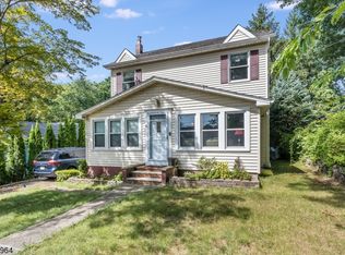 10 Maple Ln, Denville, NJ 07834