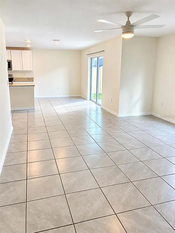 4 bed, 3.0 bath, 2371 sqft, $2,450 — Photo 3
