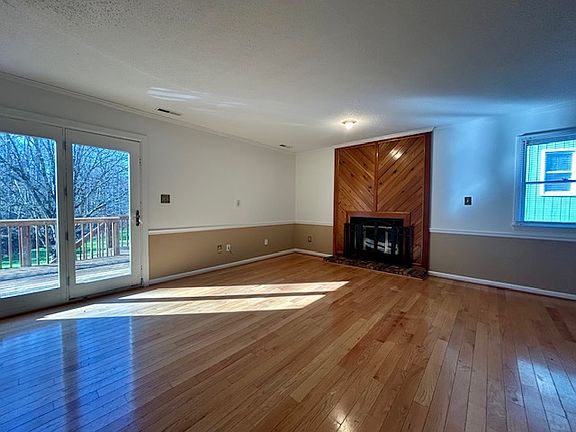 2nd image of 69 Carrisbrooke Ln