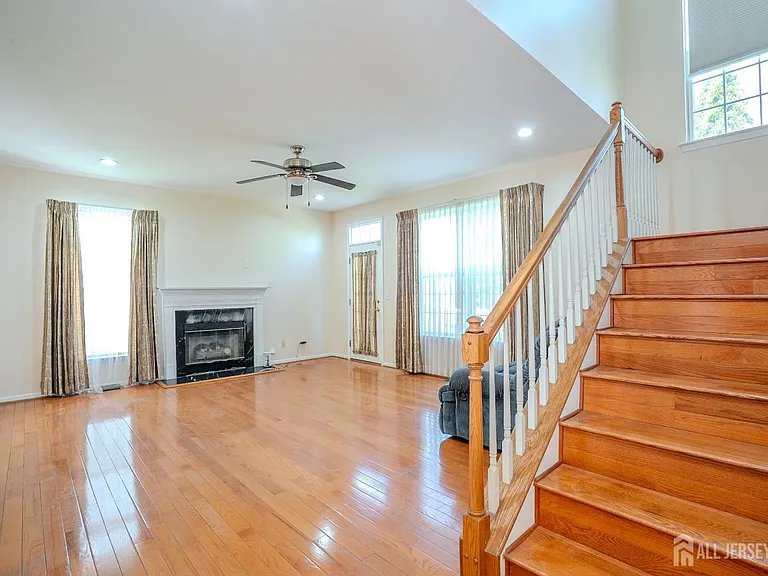 31 Hawthorn Dr — Photo 9