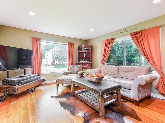 3rd image of 1235 Hillcrest Ave NW