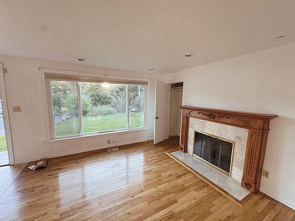 3rd image of 17248 11th Ave NE