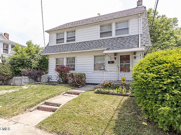2nd image of 411 Mayberry St