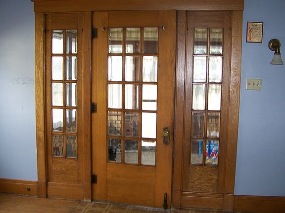 2nd image of 307 E Oak St