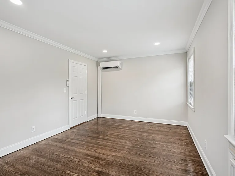 Manley Court Apartments — Photo 13