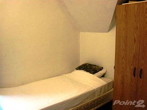 upstairs bedroom 2
