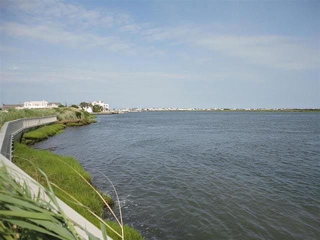 2nd image of 33 Seabreeze Lane