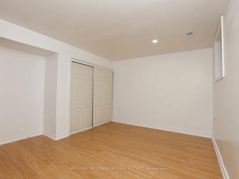 6482 Chaumont Cres #LOWER — Photo 9